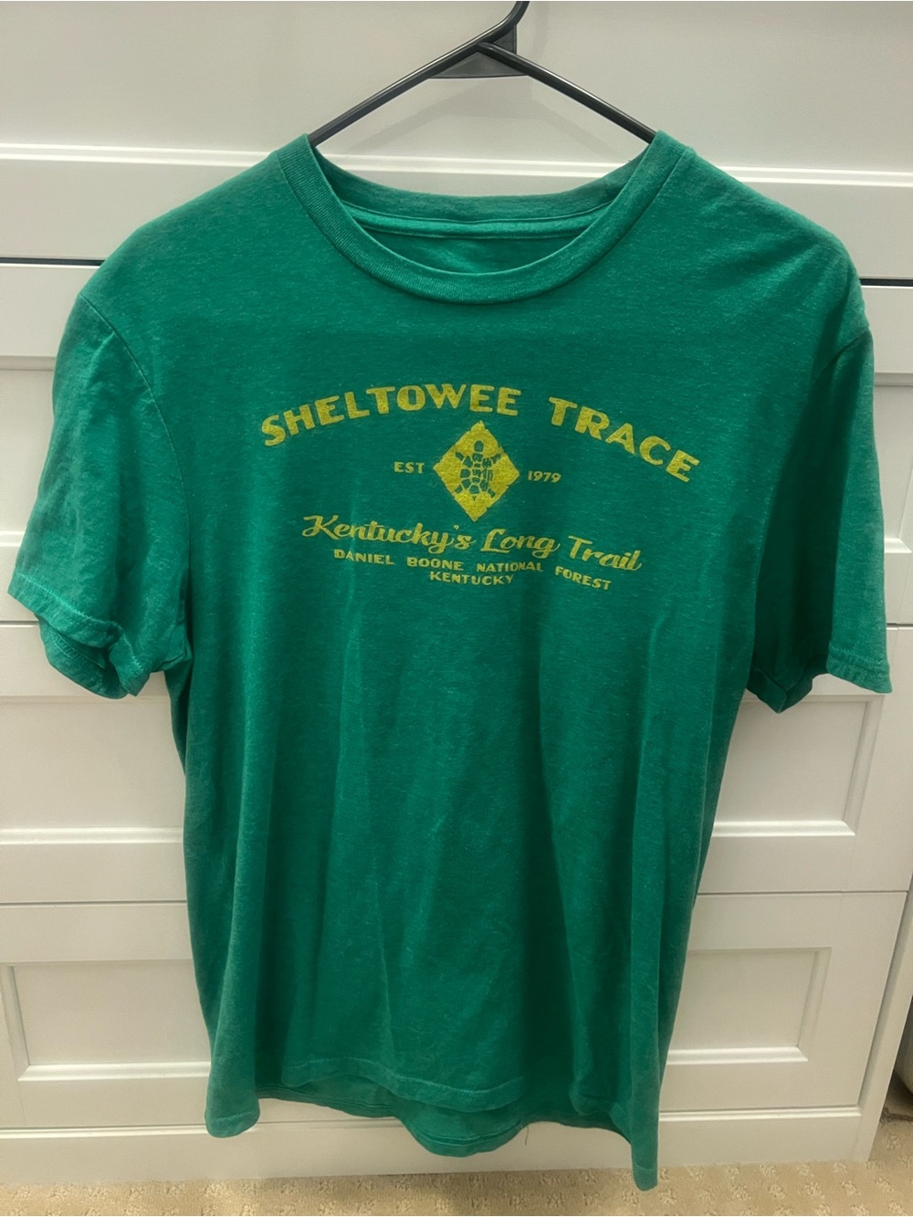 Men’s Sheltowee Trace Green Graphic Tee-Size S
